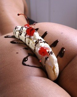 tumblr_mnf8vegzyD1s37j8no4_r1_250.jpg