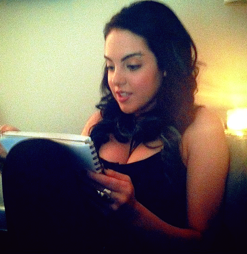 elizabeth-gillies-busty.png