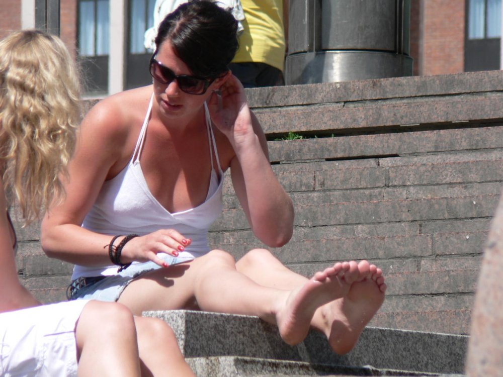 candid-teen-feet-3.jpg