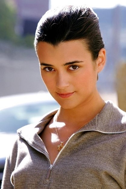 Ziva-David-ncis-world-2264176-418-626.jpg