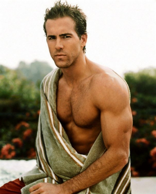 UNF-ryan-reynolds-15326351-806-1000.jpg