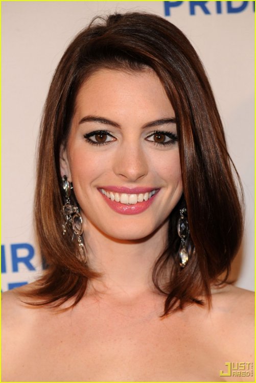 anne_hathaway_hairstyle_pictures_.jpg