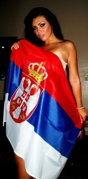 girl+with+Serbian+flag%21.jpg