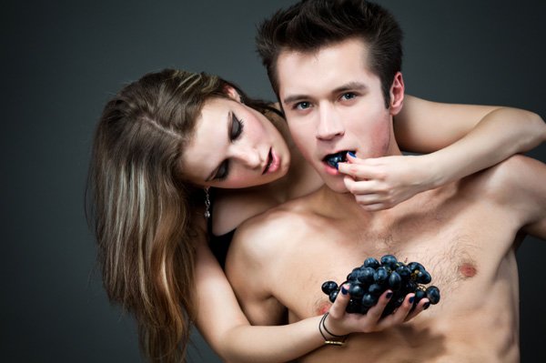 couple-eating-grapes-sexy.jpg