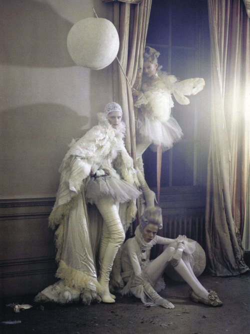 vogue-italia-lady-grey-by-tim-walker-via-coute-que-coute9.jpg?w=500&h=669