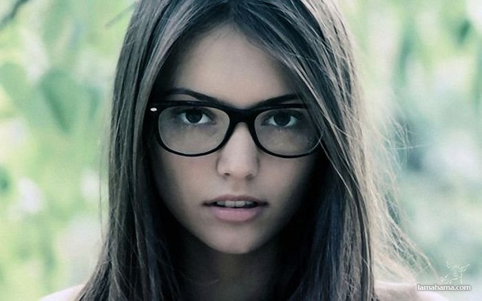 964_42-girls-in-glasses.jpg