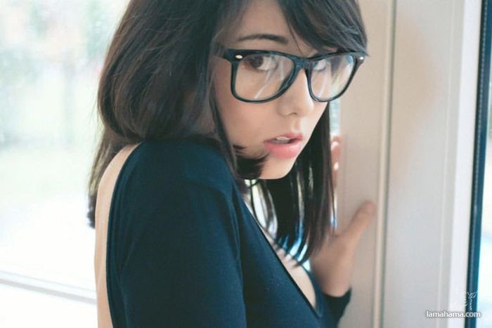 964_5-girls-in-glasses.jpg