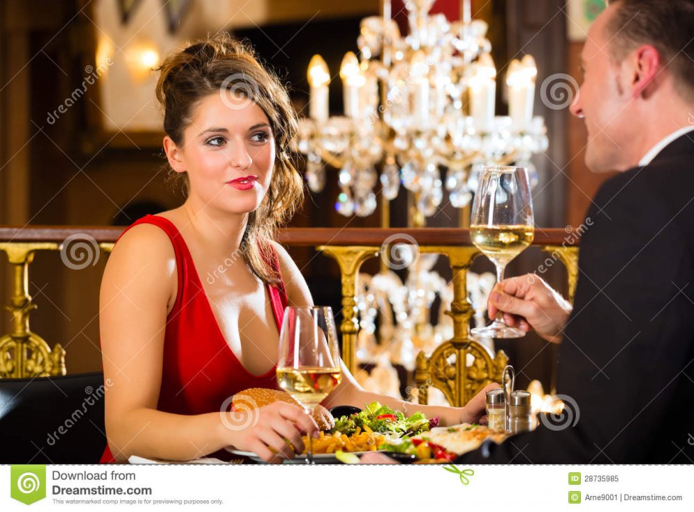 happy-couple-have-romantic-date-restaurant-28735985.jpg
