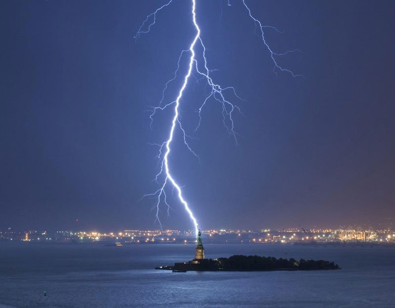 lightning-strikes-statue-of-liberty-perfect-timing.jpg