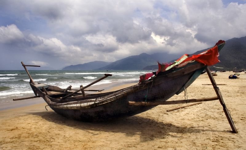 Vietnamese_fishing_boat_05.jpg