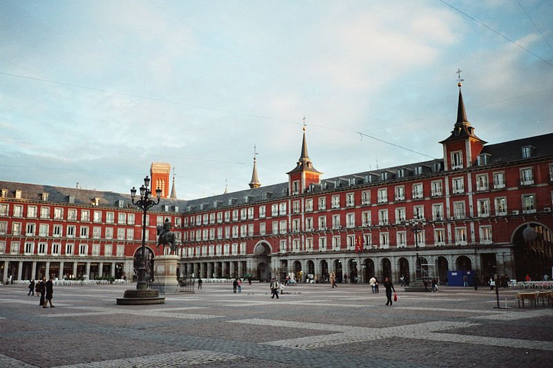 800px-Plaza_Mayor%2C_Madrid.jpg