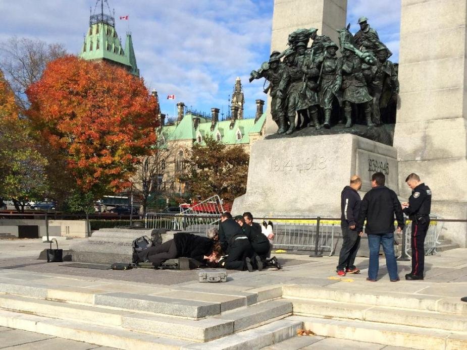 scene-minutes-after-a-soldier-was-shot-at-the-cenotaph-in-ot.jpg?w=925