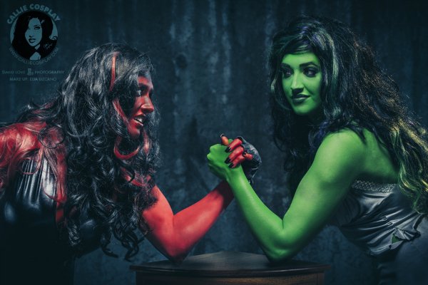 She-Hulk-Red-and-Green-Cosplay.jpg