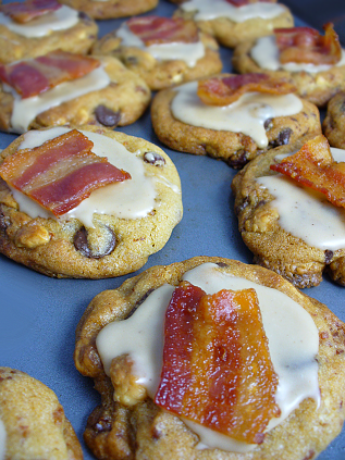bacon_chocolate_chip_cookies_with_maple_cinnamon_glaze_2.png