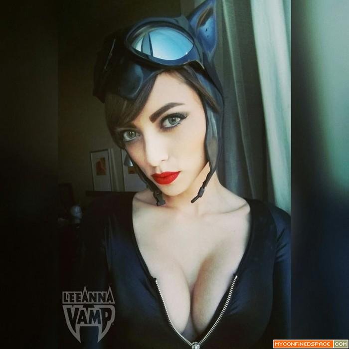 LeeAnna-Vamp-as-Catwoman-700x700.jpg
