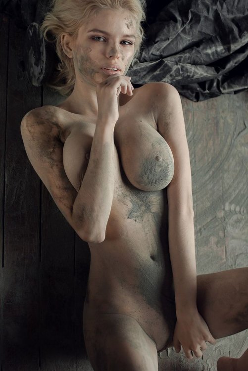 julia-logacheva-topless.jpg?w=4000&h=600
