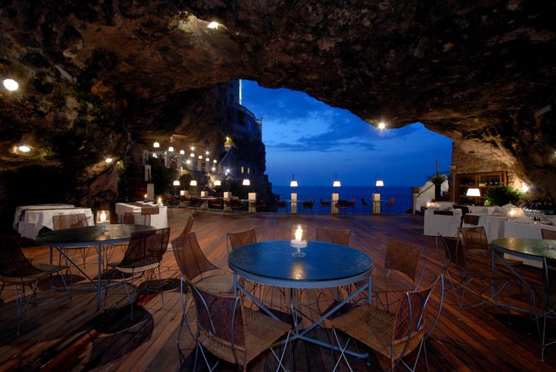 restaurant-inside-a-cave-cavern-itlay-grotta-palazzese-2.jpg