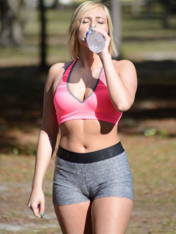 kate-england-working-out-at-a-park-in-miami-02-24-2016_5.jpg