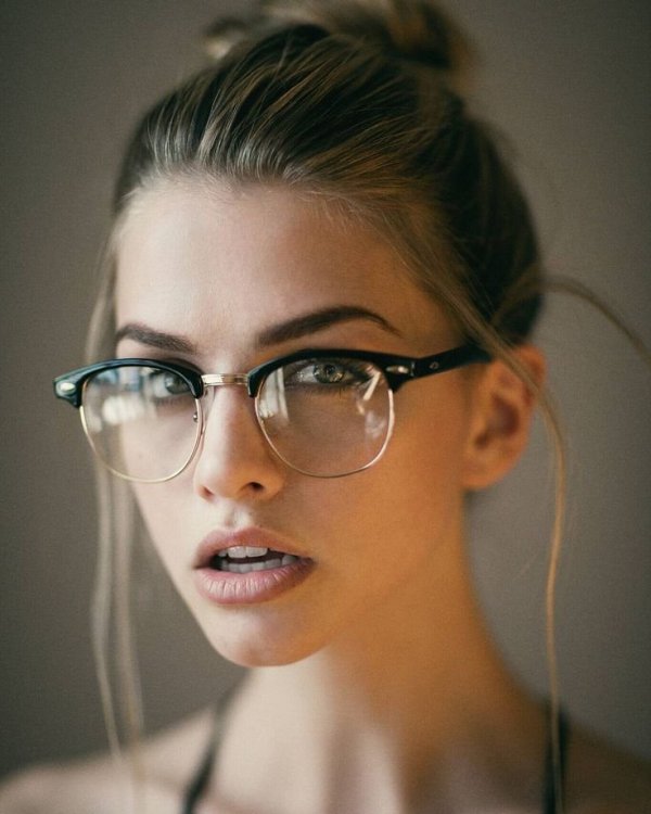 0c97fefcd62c4b8a54f710c3146007f4--girls-with-glasses-sexy-glasses.jpg