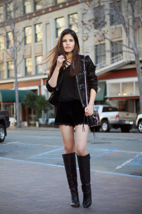 1.-leather-boots-with-all-black-outfit.jpg
