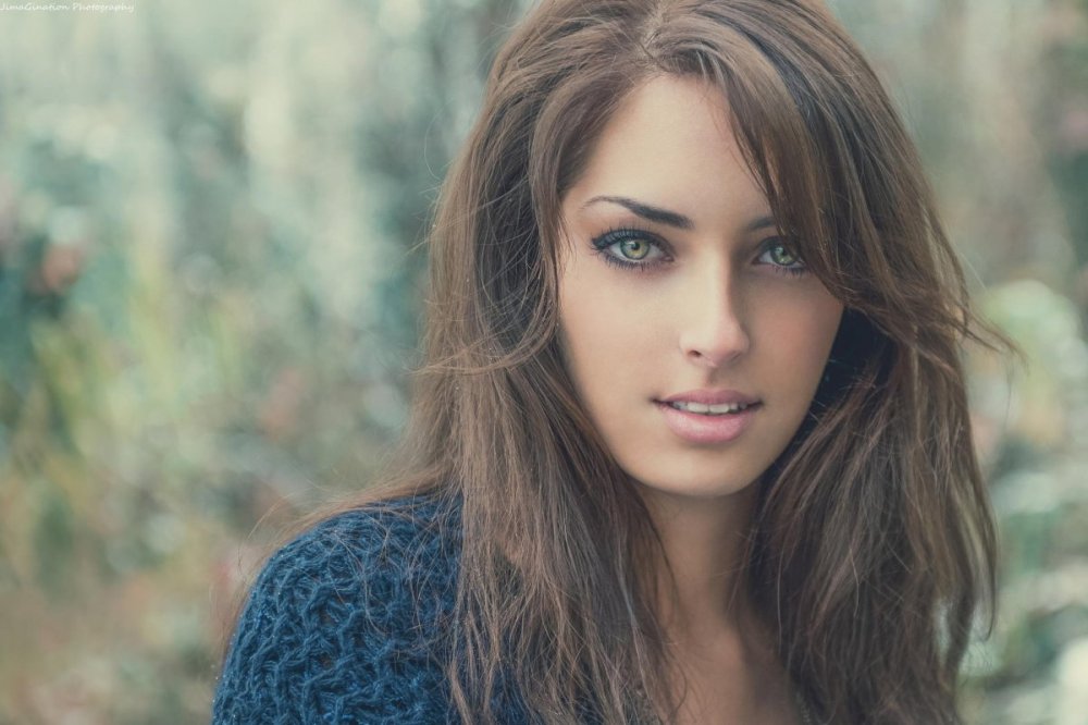 173376-women-model-brunette-looking_at_viewer-depth_of_field-Sarah_Allag-hazel_eyes.jpg