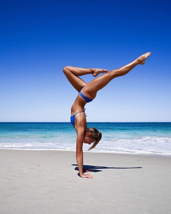 Instagram-Photos-Perfect-Handstands.jpg