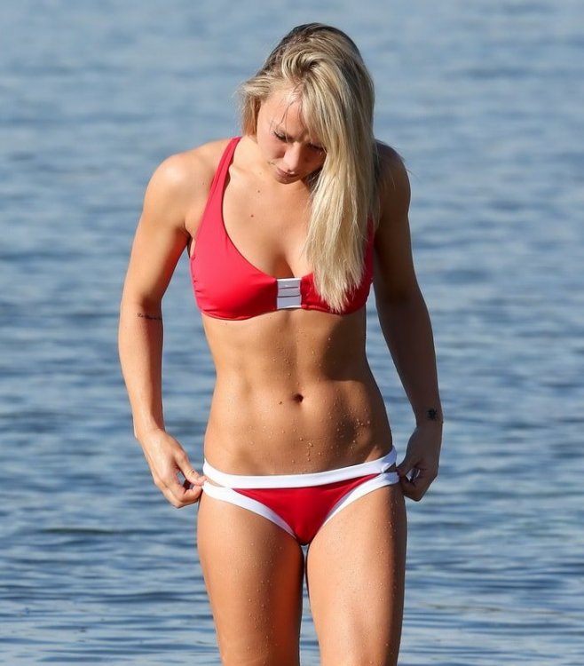 chloe-madeley-red-bikini-cameltoe-in-ibiza-01.jpg