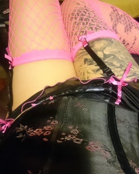Pretty in pink on black lingerie feeling super naughty ð???
