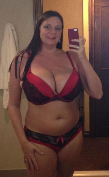 Carrie Moon St.Catharines Mature Escort