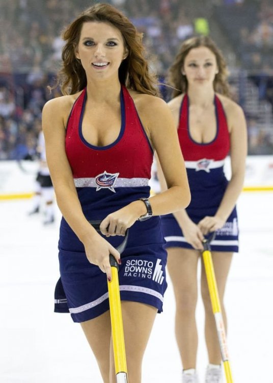 columbus-blue-jackets-ice-crew-girls-ceh141227047_bruins_at_cbjjpg.jpg