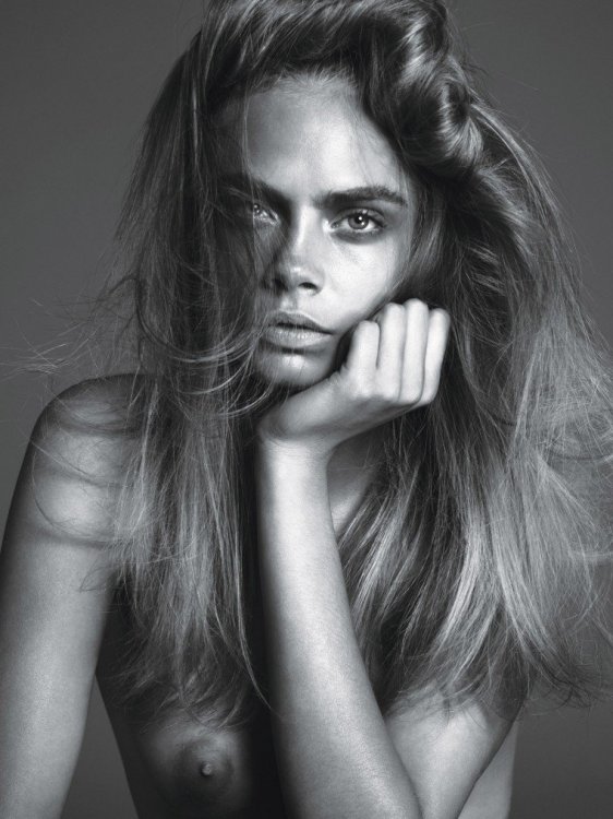 cara-delevingne-topless.jpg